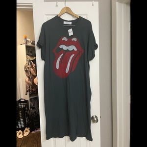 Free People casual dress, or long shirt. High slit on the side. Size medium.